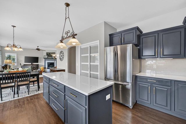 606 Pleasant Valley Parkway, Waunakee, WI 53597