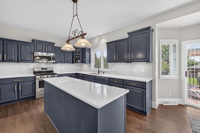 606 Pleasant Valley Parkway, Waunakee, WI 53597