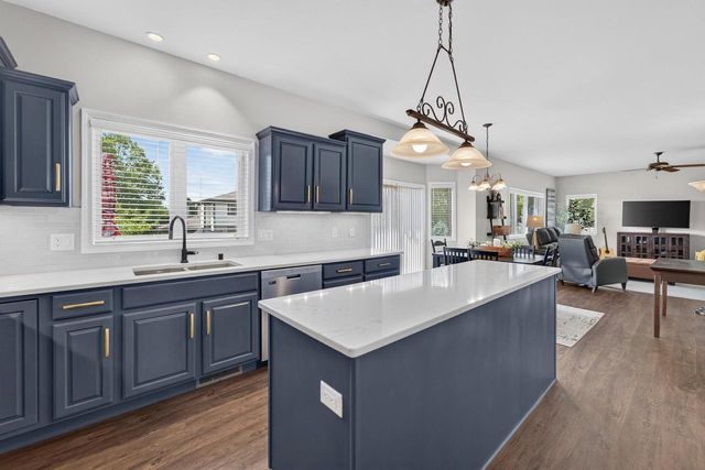 606 Pleasant Valley Parkway, Waunakee, WI 53597