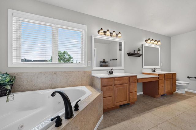 606 Pleasant Valley Parkway, Waunakee, WI 53597