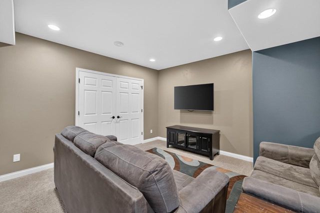 606 Pleasant Valley Parkway, Waunakee, WI 53597