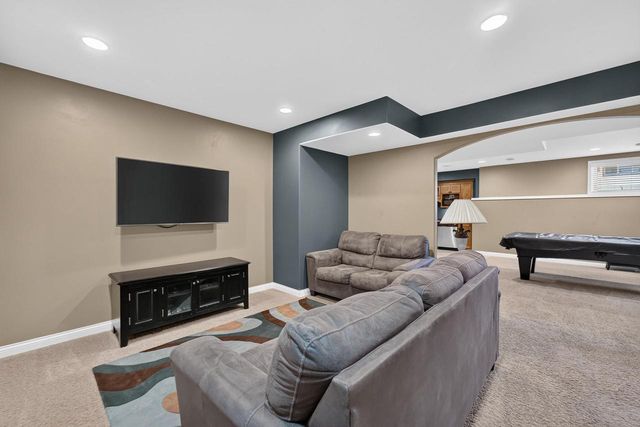606 Pleasant Valley Parkway, Waunakee, WI 53597