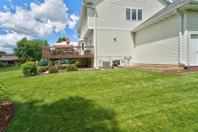 606 Pleasant Valley Parkway, Waunakee, WI 53597