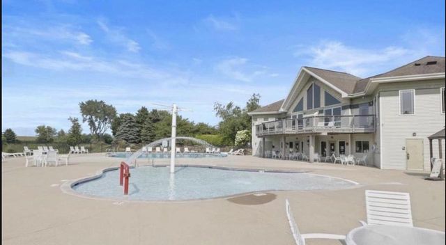 606 Pleasant Valley Parkway, Waunakee, WI 53597