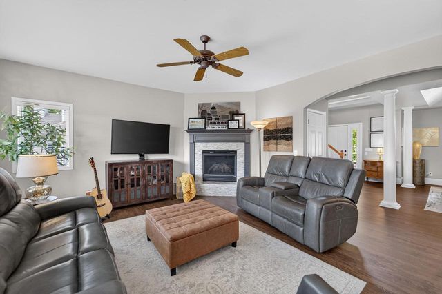 606 Pleasant Valley Parkway, Waunakee, WI 53597
