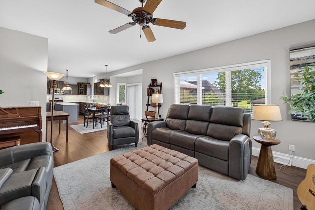 606 Pleasant Valley Parkway, Waunakee, WI 53597
