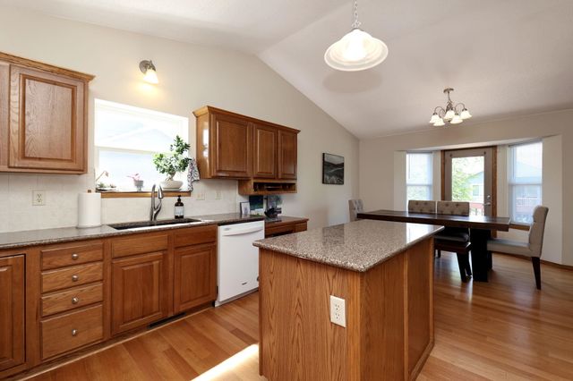 809 W Putter Ct, Andover, KS 67002