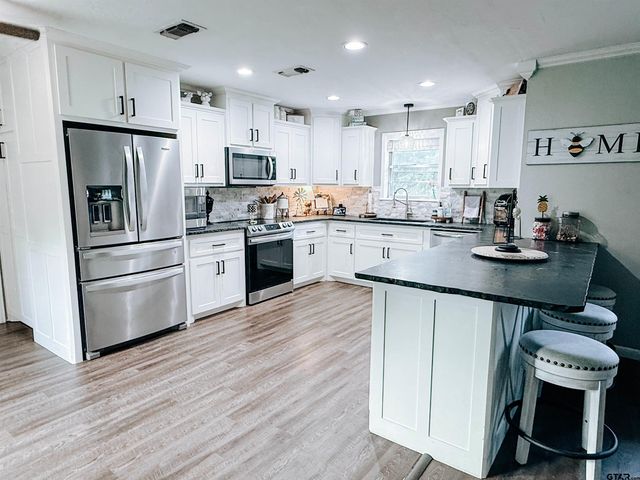 306 Kent Drive, Pittsburg, TX 75686