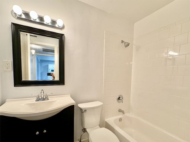 5722 Gaston Avenue B, Dallas, TX 75214