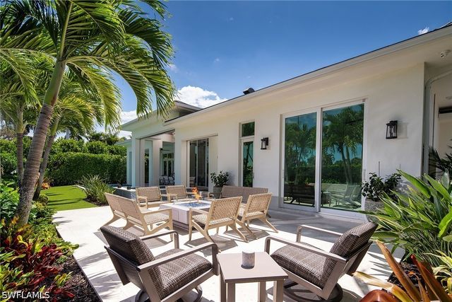 705 Wedge DR, Naples, FL 34103