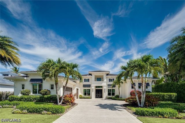 705 Wedge DR, Naples, FL 34103