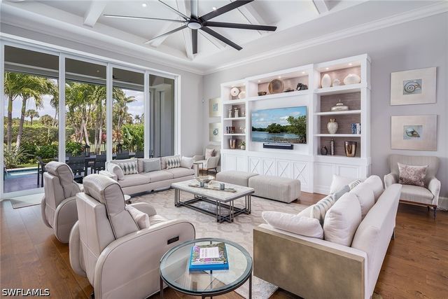 705 Wedge DR, Naples, FL 34103