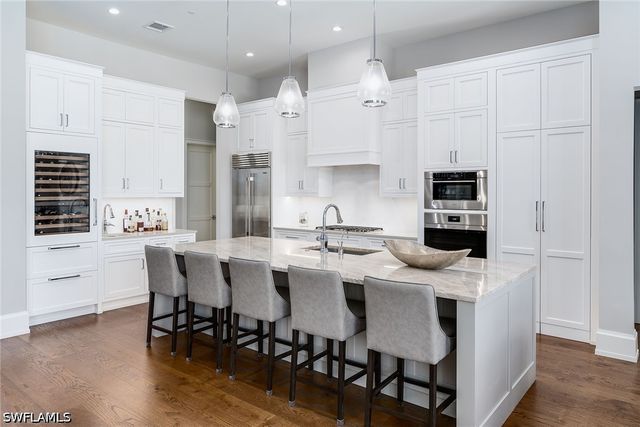 705 Wedge DR, Naples, FL 34103