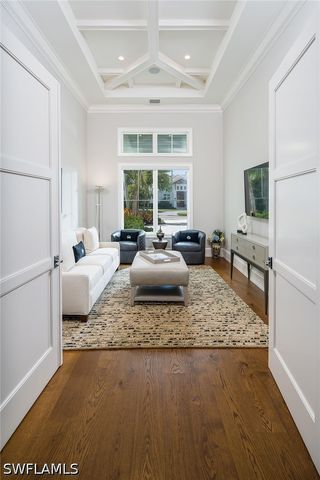 705 Wedge DR, Naples, FL 34103