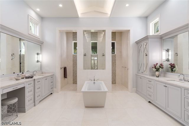 705 Wedge DR, Naples, FL 34103