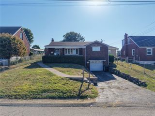 4615 Home St, West Mifflin, PA 15122
