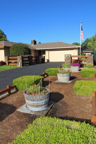3713 Rio Vista Way, Klamath Falls, OR 97603