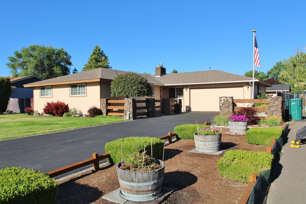 3713 Rio Vista Way, Klamath Falls, OR 97603