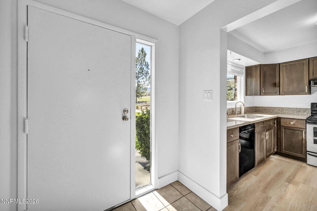 Image 4 of property listing at 312 Smithridge Park, Reno, NV 89502