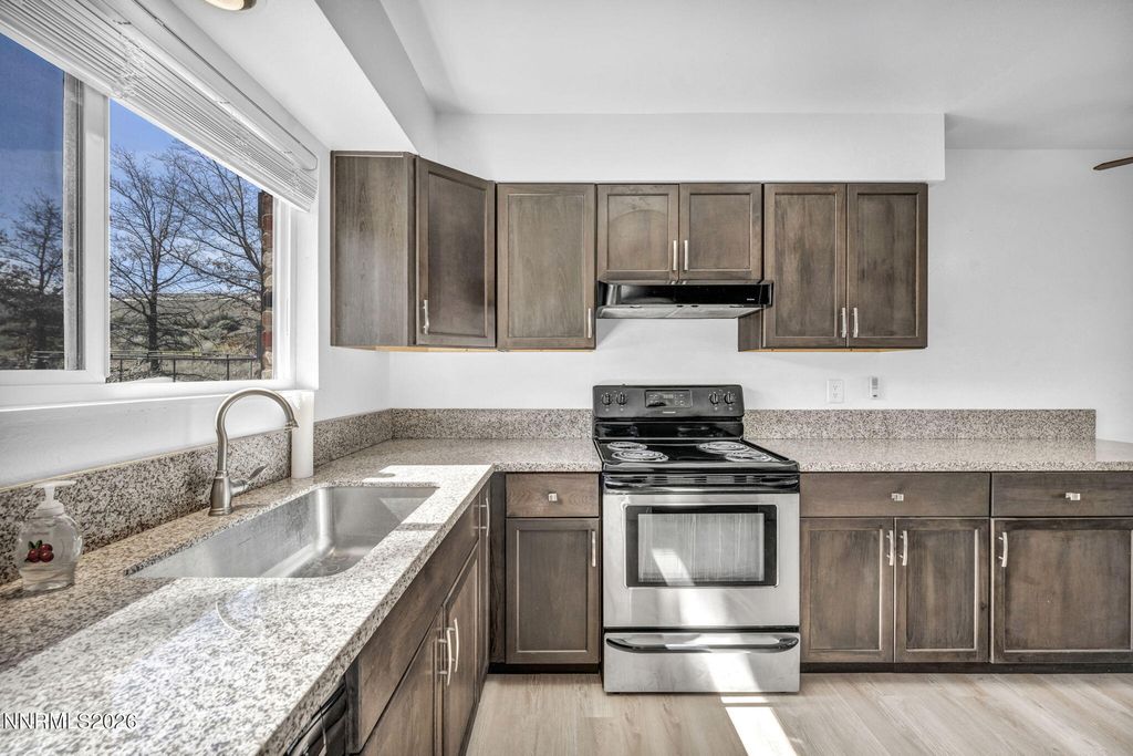 Image 5 of property listing at 312 Smithridge Park, Reno, NV 89502