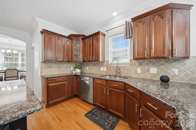 1245 34th Avenue NE, Hickory, NC 28601