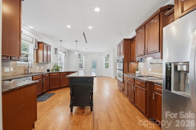 1245 34th Avenue NE, Hickory, NC 28601