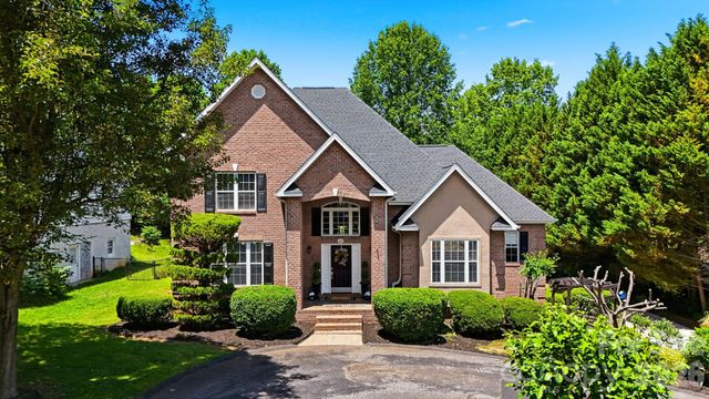 1245 34th Avenue NE, Hickory, NC 28601