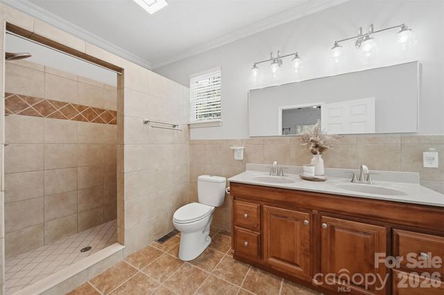 1245 34th Avenue NE, Hickory, NC 28601