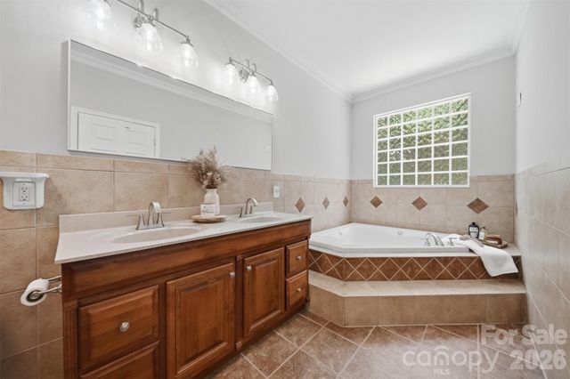 1245 34th Avenue NE, Hickory, NC 28601