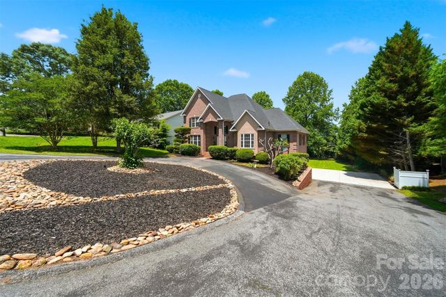 1245 34th Avenue NE, Hickory, NC 28601
