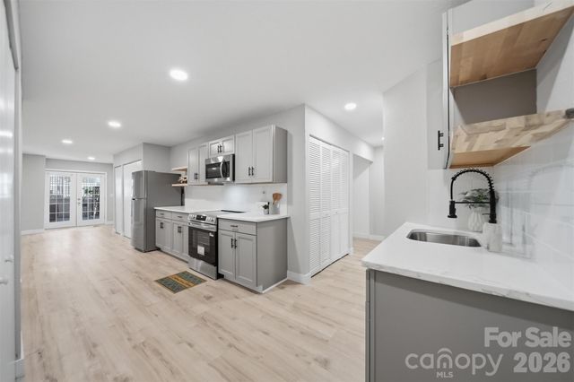 1245 34th Avenue NE, Hickory, NC 28601