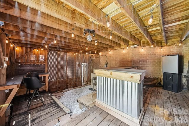 1245 34th Avenue NE, Hickory, NC 28601