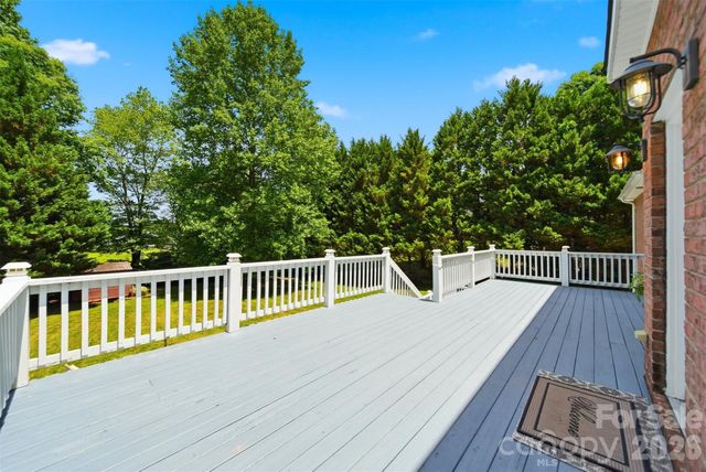 1245 34th Avenue NE, Hickory, NC 28601