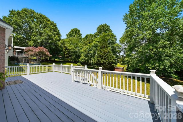 1245 34th Avenue NE, Hickory, NC 28601