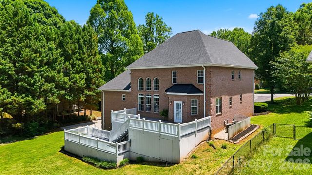 1245 34th Avenue NE, Hickory, NC 28601