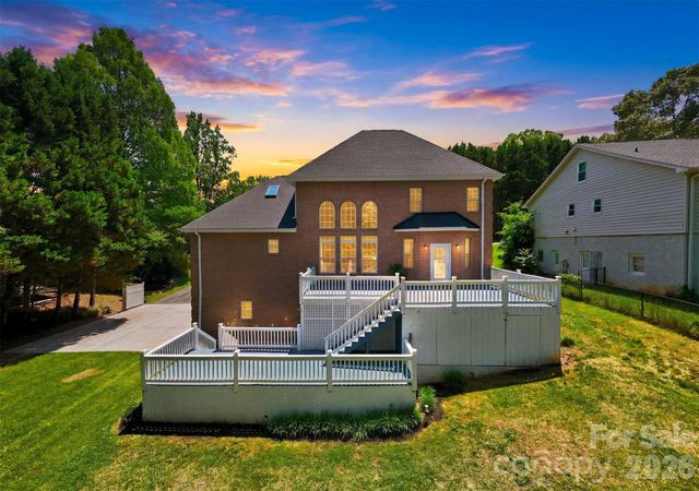 1245 34th Avenue NE, Hickory, NC 28601