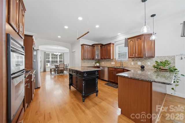 1245 34th Avenue NE, Hickory, NC 28601