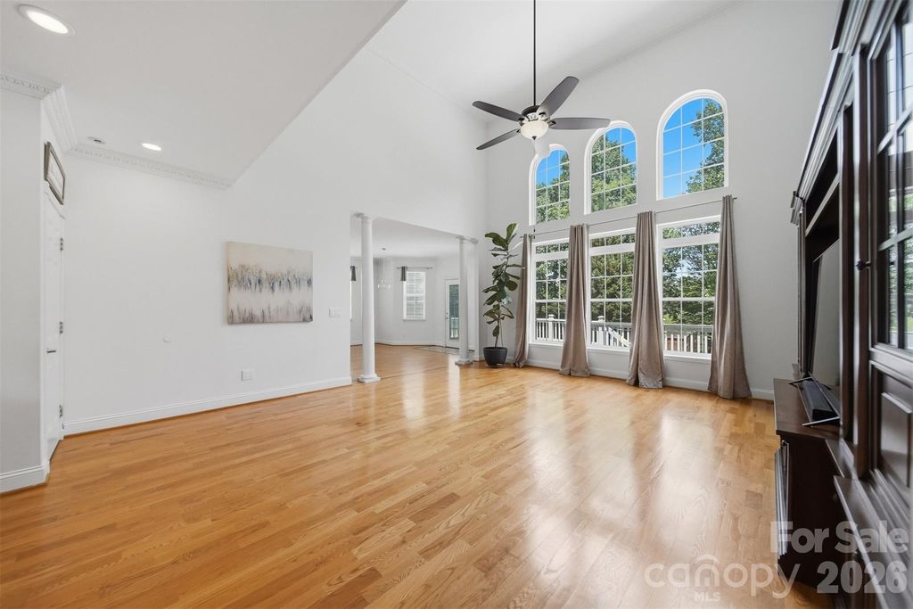1245 34th Avenue NE, Hickory, NC 28601