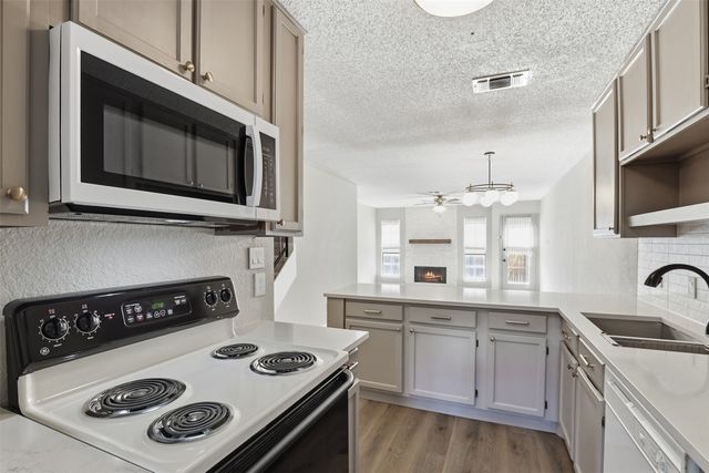 7429 Kingswood Drive, Fort Worth, TX 76133