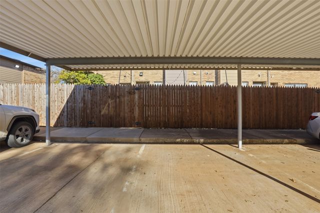 7429 Kingswood Drive, Fort Worth, TX 76133