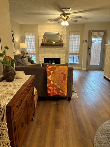 7429 Kingswood Drive, Fort Worth, TX 76133