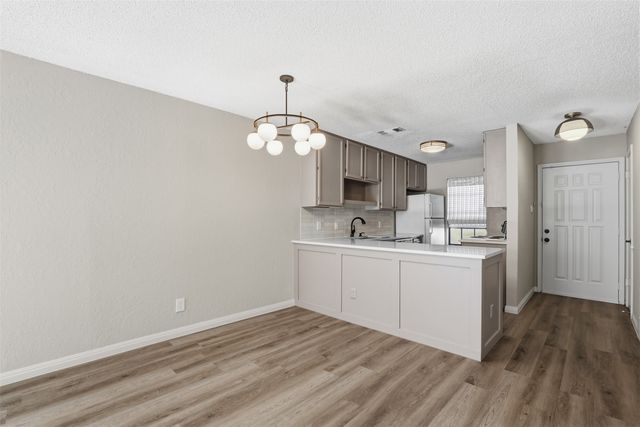 7429 Kingswood Drive, Fort Worth, TX 76133