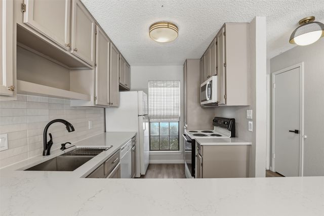 7429 Kingswood Drive, Fort Worth, TX 76133