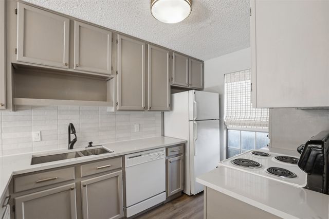 7429 Kingswood Drive, Fort Worth, TX 76133