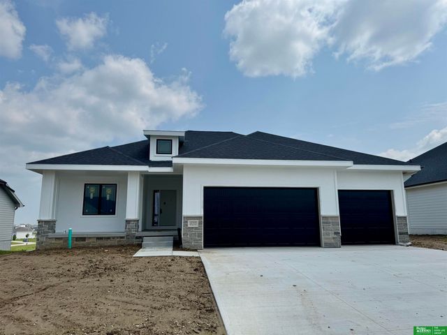 12383 Windsor Drive, Papillion, NE 68046