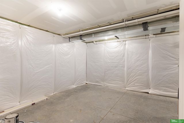 12383 Windsor Drive, Papillion, NE 68046