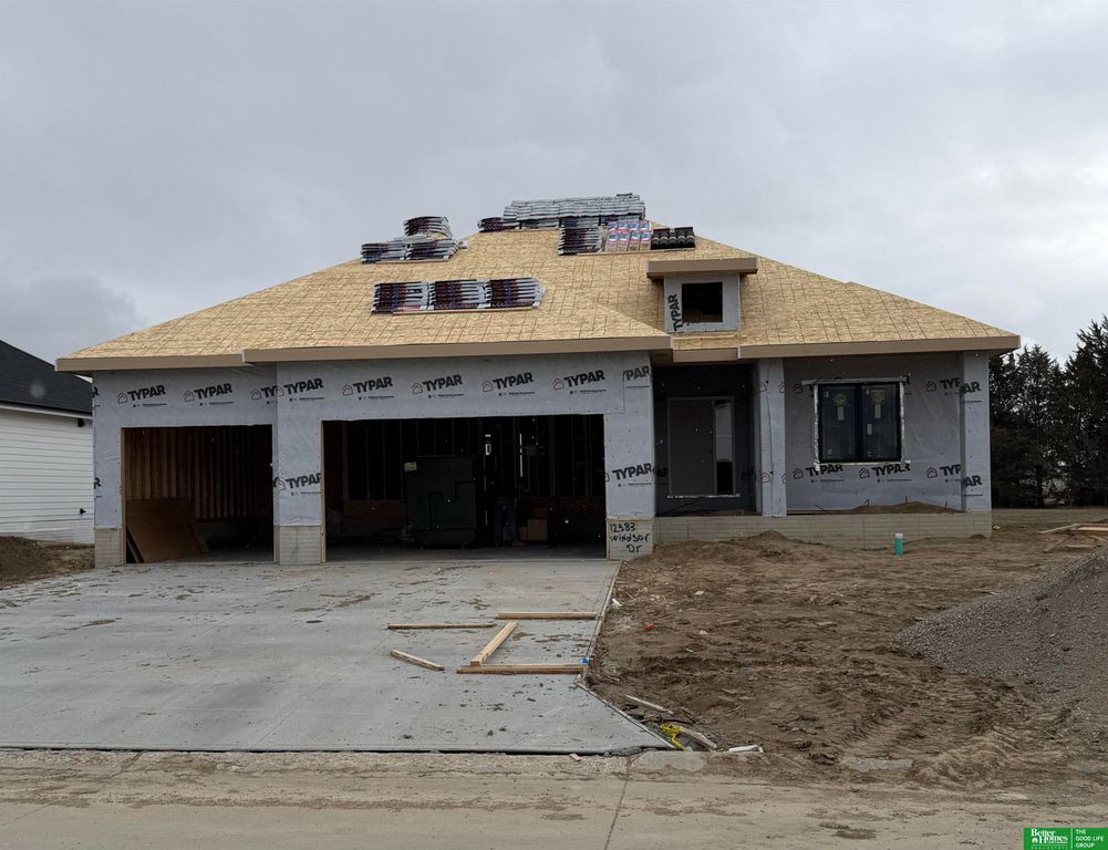 12383 Windsor Drive, Papillion, NE 68046