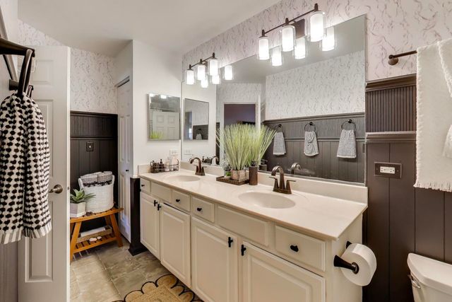 552 Lincoln Station Drive, Oswego, IL 60543