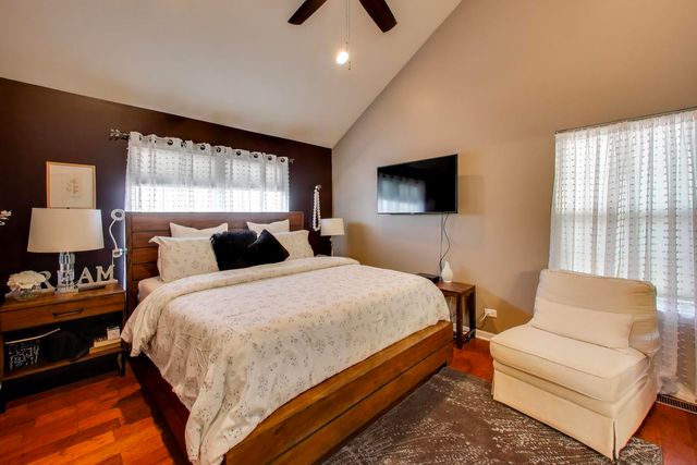 552 Lincoln Station Drive, Oswego, IL 60543