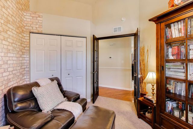 552 Lincoln Station Drive, Oswego, IL 60543